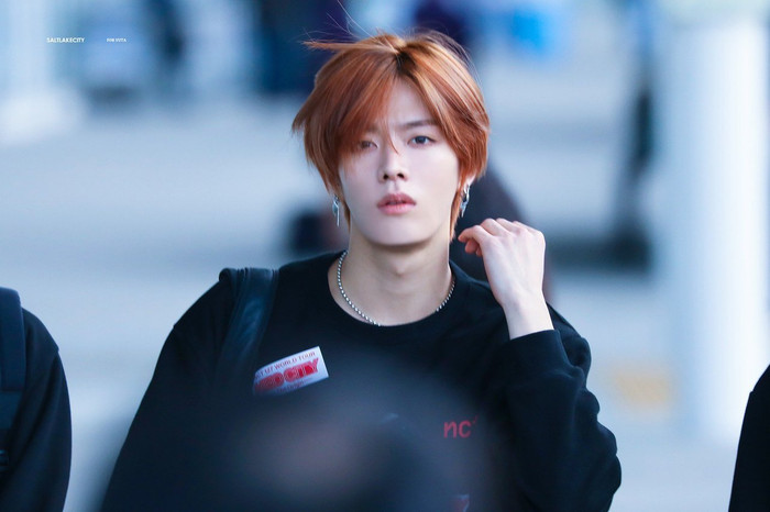Cười xỉu với 7 idol Kpop có gương mặt lúc nào cũng 'như hận cả thế giới' Ảnh 23