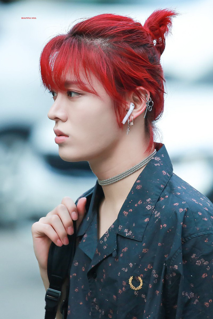 Cười xỉu với 7 idol Kpop có gương mặt lúc nào cũng 'như hận cả thế giới' Ảnh 24