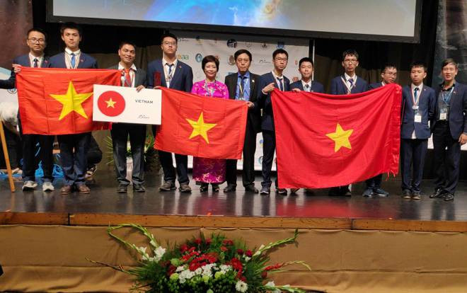 Nam sinh THPT Chuyên Hà Nội-Amsterdam xuất sắc đạt điểm cao nhất toàn cuộc thi Olympic Quốc tế Thiên văn học và Vật lý thiên văn 2019 Ảnh 2