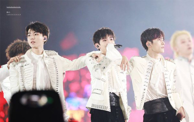 Kẻ ác ý chiếu đèn laze vào mắt của từng thành viên TFBoys đã bị bắt Ảnh 2