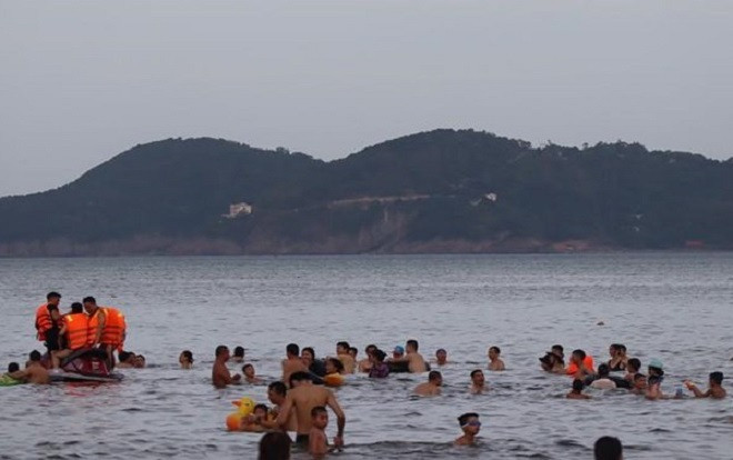 Vớt bóng cho con, cha bị sóng biển cuốn trôi mất tích Ảnh 2