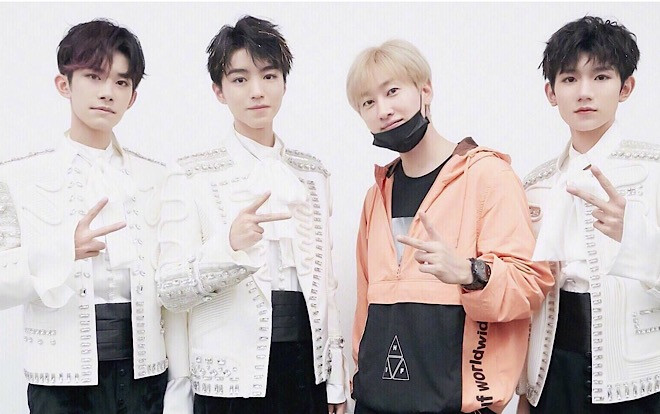 Eunhyuk (Super Junior) lặng lẽ dưới khán đài, chỉ đạo concert kỷ niệm 6 năm debut của TFBOYS Ảnh 2