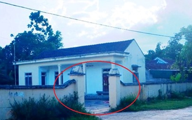 Cổng sắt nhà văn hóa bất ngờ đổ sập, bé gái 7 tuổi chấn thương sọ não Ảnh 2