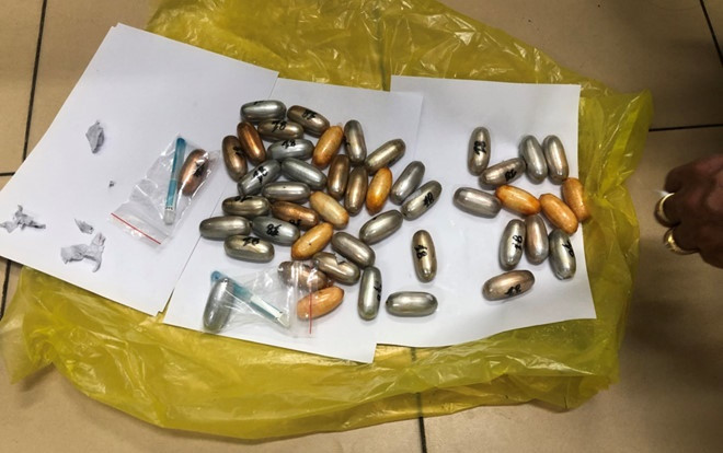 Bắt đối tượng nuốt 1,6 kg cocain trong bụng tại sân bay Tân Sơn Nhất Ảnh 2