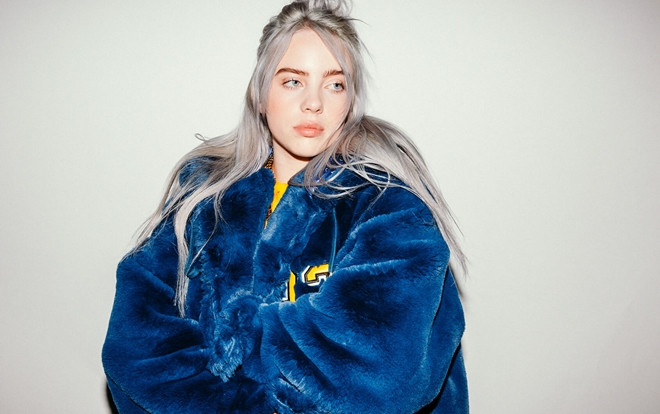 Billie Eilish diện cây đen từ đầu đến chân, hóa thiên thần sa ngã trong hậu trường MV mới toanh Ảnh 2