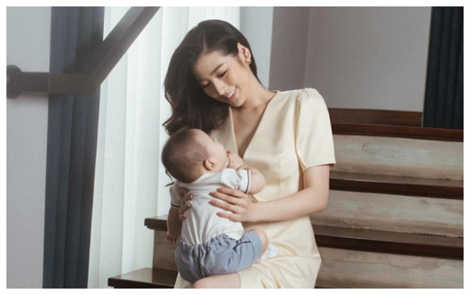 Á hậu Tú Anh lần đầu tiết lộ tên thật của con trai đầu lòng và bí quyết chăm con nhỏ Ảnh 2