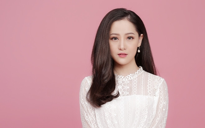 Song song sự nghiệp MC, 'Én vàng' Lê Đình Minh Ngọc mạnh dạn lấn sân ca hát với MV 'Đã xem nhau là tất cả' Ảnh 2