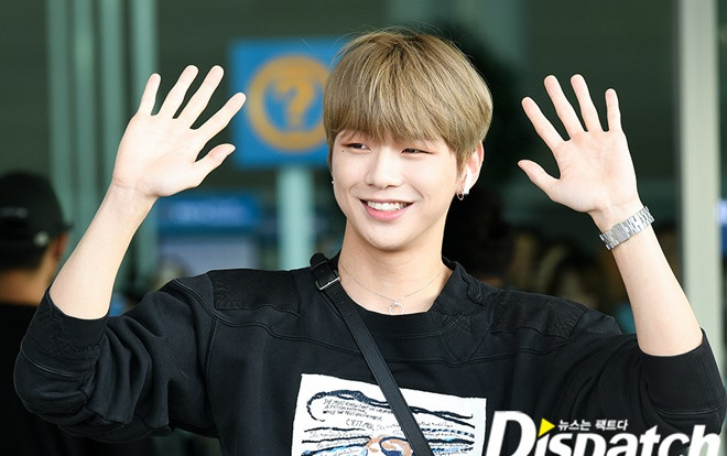Kang Daniel tươi như hoa tại sân bay sau khi công khai hẹn hò Jihyo (TWICE) Ảnh 2