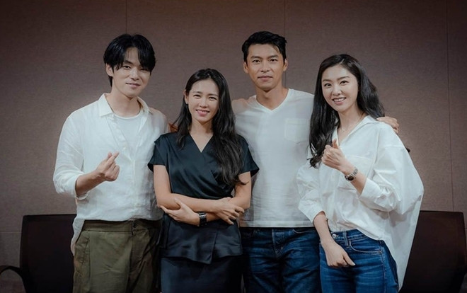 Hyun Bin, Son Ye Jin, Kim Jung Hyun, Seo Ji Hye cùng đọc kịch bản cho bộ phim hài - lãng mạn sắp tới! Ảnh 2