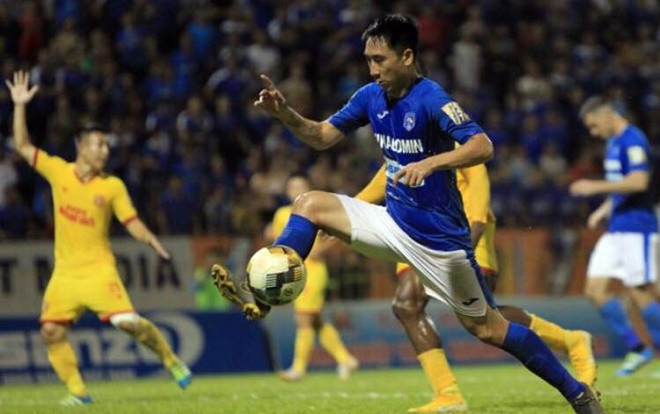 Cấm 2 trận cầu thủ Quảng Ninh giật chỏ, đạp đầu đối thủ: Sao nhẹ thế, VFF? Ảnh 2