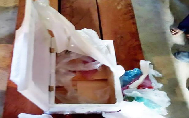 Con trai vừa lọt lòng đã qua đời, bố mẹ 'chết đứng' khi nhìn thấy thứ bên trong quan tài Ảnh 2