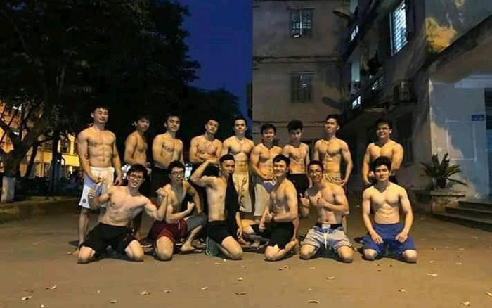 Nam sinh Bách khoa khiến cư dân mạng 'chao đảo' vì khoe body sáu múi cực phẩm Ảnh 2