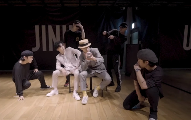 Clip: Xem ngay MV 'Call Anytime' bản dance practice từ cặp đôi Jinwoo - Mino (WINNER) Ảnh 2