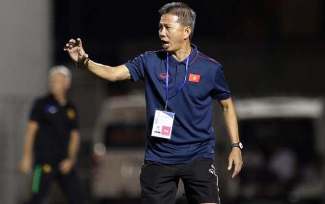 Bị hỏi chuyện từ chức sau trận thua U18 Campuchia, HLV Hoàng Anh Tuấn bảo 'hãy chờ xem' Ảnh 2