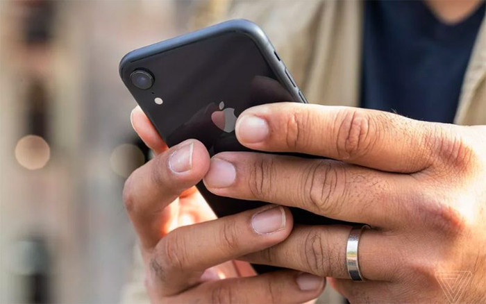 Bị người dùng chê tham, Apple trần tình về quyết định gây tranh cãi với viên pin iPhone Ảnh 2