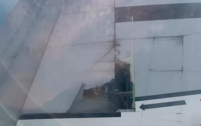 Hành khách phát hiện vỡ cánh, máy bay phải đáp đất khẩn cấp Ảnh 2