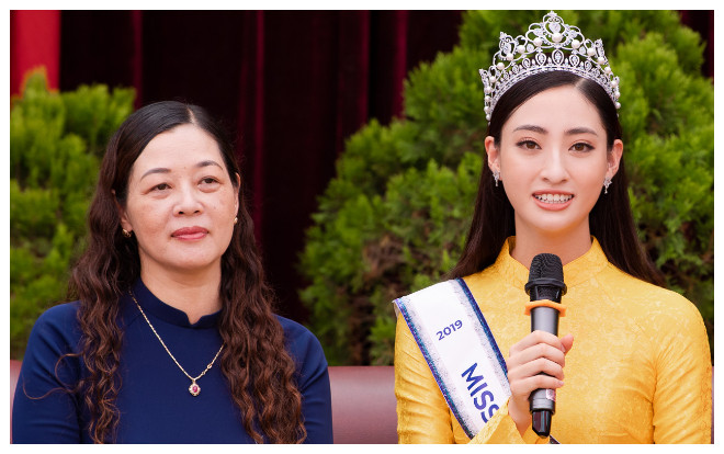 Mẹ Tân hoa hậu Lương Thùy Linh đẹp mặn mà ở tuổi 51, fan khen ngợi đúng là mẹ nào con nấy! Ảnh 2