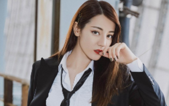 Địch Lệ Nhiệt Ba muốn trở thành thành viên của chương trình tống nghệ? Ảnh 2