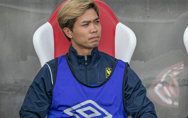 Khởi động nhưng không được vào sân, Công Phượng đăm chiêu trên ghế dự bị Ảnh 2