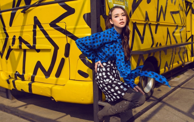 Diện loạt hàng hiệu đắt đỏ, Sam làm sáng rực cả góc phố Hàn Quốc Ảnh 2