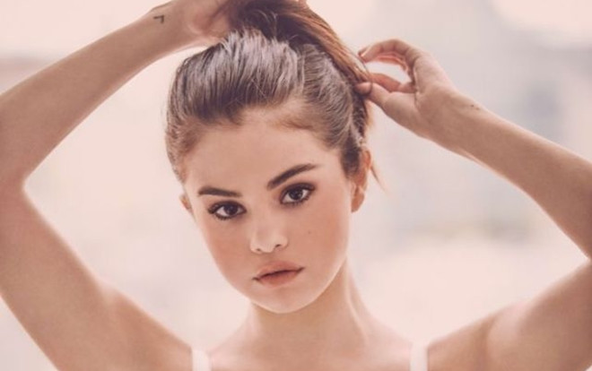 Dường như Selena Gomez có dấu hiệu 'nối gót' Rihanna trở thành beauty blogger và bỏ quên âm nhạc Ảnh 2