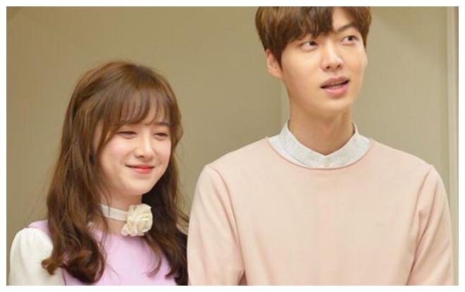 Nhớ lại váy cưới năm xưa của Goo Hye Sun, fan thấy hời hợt như chính cái kết chuyện tình của cô Ảnh 2