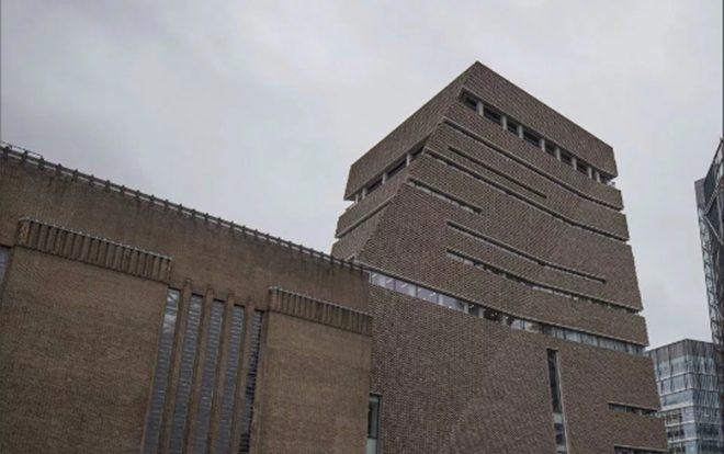 Bé trai 6 tuổi bị kẻ lạ mặt bất ngờ ném xuống từ tầng 10 Ảnh 2