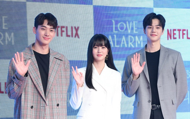 Họp báo 'Love Alarm': Kim So Hyun rạng rỡ bên Song Kang và Jung Ga Ram Ảnh 2