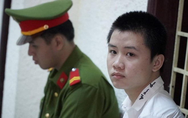 Xét xử vụ thiếu niên đâm người tử vong vì bị nhắc vượt đèn đỏ gây xôn xao dư luận Ảnh 2