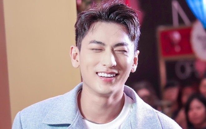 Clip: Isaac khoe vũ đạo 'đinh' mới toanh trong ca khúc 'Đau đầu' khi lần đầu hát live tại TP. HCM Ảnh 2