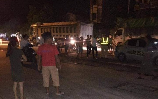 Bị dừng xe kiểm tra nồng độ cồn và chạy quá tốc độ, 3 thanh niên tấn công CSGT khiến một đại uý nhập viện cấp cứu Ảnh 2