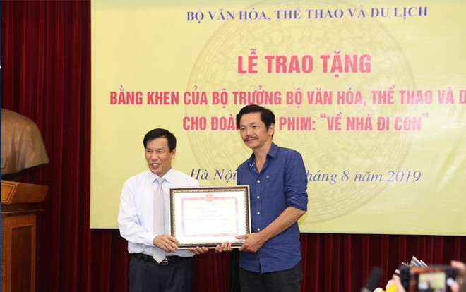 Phim truyền hình 'Về nhà đi con' được Bộ Văn hóa Thể thao - Du lịch tặng bằng khen Ảnh 2
