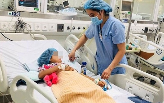 Hai chị em ruột ở Thái Bình chia nhau uống ống thuốc diệt chuột màu hồng vì tưởng nhầm là kẹo Ảnh 2