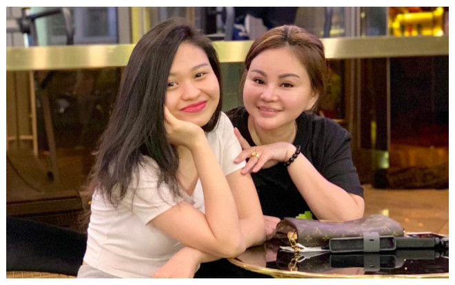 Lê Lộc đăng ảnh khoe mặt mộc xinh đẹp 'không son không phấn' cùng mẹ Lê Giang Ảnh 2