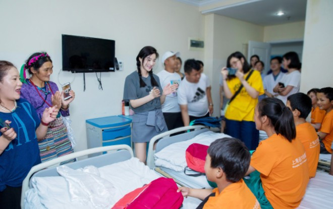 Phạm Băng Băng đáp trả khi bị nghi ngờ mượn chuyện làm từ thiện để lấy lại hình ảnh Ảnh 2