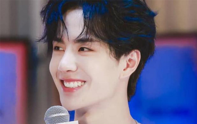 Vương Nhất Bác dưới ống kính 'người qua đường': Không hổ danh là nam thần hoàn hảo Ảnh 2