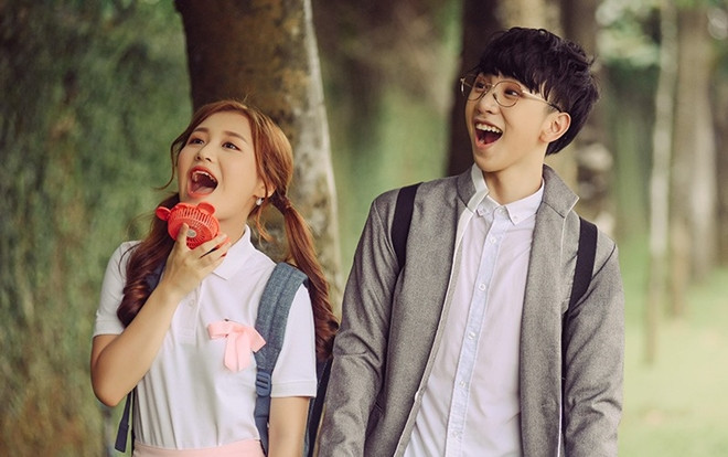 Han Sara - Tùng Maru: Cặp đôi 'gà bông' dễ thương đến 'quên cả đường đi lối về' Ảnh 2