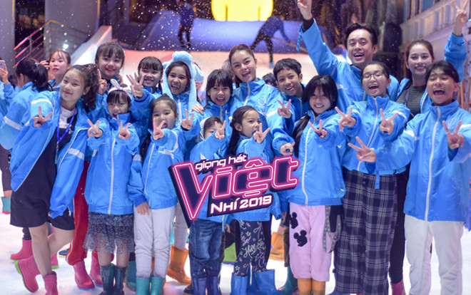 Dương Khắc Linh - Phạm Quỳnh Anh dẫn dàn trò cưng The Voice Kids trượt tuyết, ăn uống đúng như hứa hẹn Ảnh 2