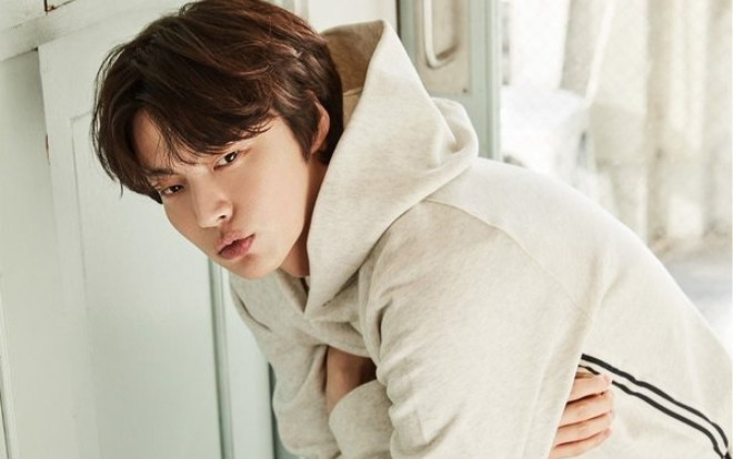 Tâm bão ly hôn, Ahn Jae Huyn bị các nhãn hàng trở mặt, Giordano xóa sạch hình Ảnh 2