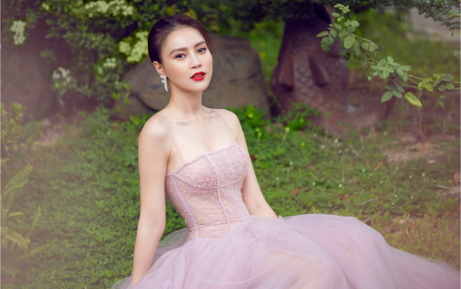 Mặc kín hay hở, gợi cảm hay thanh lịch, Ninh Dương Lan Ngọc cũng khiến vạn người mê Ảnh 2