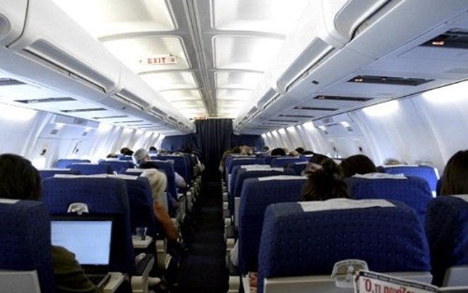 Phát hiện một hành khách Trung Quốc lấy trộm số tiền lớn trên máy bay Ảnh 2