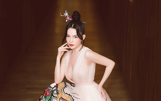 Sĩ Thanh hóa tiên nữ trong trẻo nhưng vẫn không quên úp mở vòng 1 nóng bỏng Ảnh 2