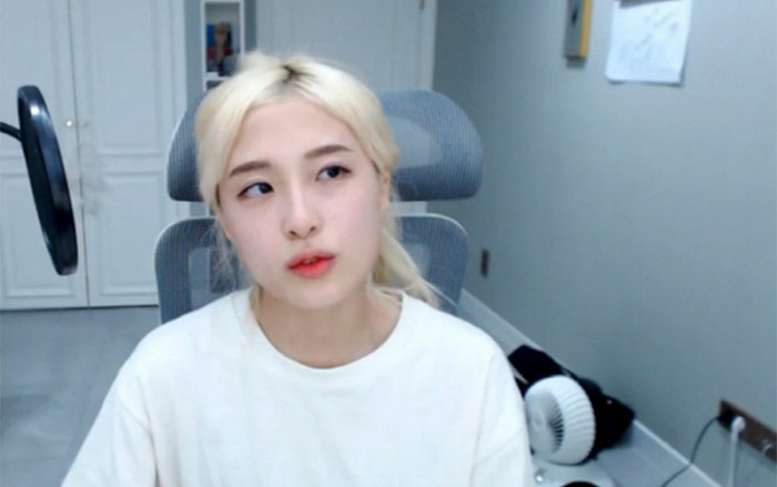 Chi 600 triệu đồng hẹn gặp nữ YouTuber nhưng bị từ chối, fan cuồng nhảy cầu tự tử để đòi lại tiền Ảnh 2