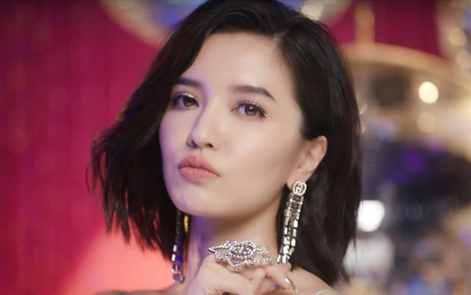 Chiêu 'thả thính' mới của Bích Phương: Không nói nhiều chỉ… ngâm đúng 4 câu thơ lục bát Ảnh 2