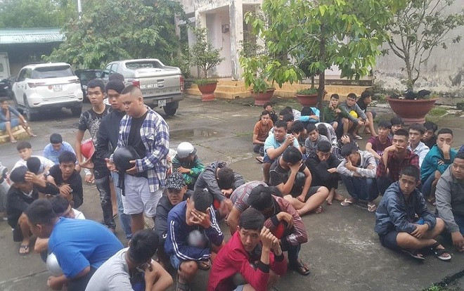 Bắt giữ 140 thanh niên tụ tập đua xe náo loạn Quốc lộ 1A Ảnh 2