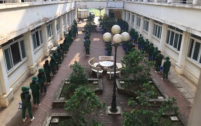 Nói chuyện trong giờ học quân sự, cả đại đội bị phạt đứng xếp hàng giữa sân khiến nhiều thế hệ sinh viên bồi hồi nhớ lại kỷ niệm Ảnh 2