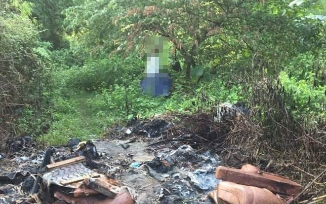 Phát hiện người đàn ông chết trong tư thế treo cổ ở bãi đất hoang, trên miệng có nhét giẻ Ảnh 2