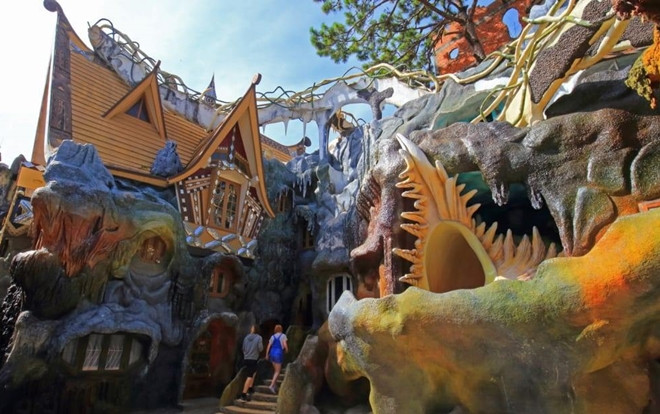 Vén màn câu chuyện đằng sau 'Biệt thự quái dị' ở Đà Lạt dưới lăng kính của CNN Ảnh 2