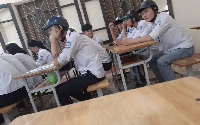 ‘Không thể nhịn cười’ trước hình phạt của cô giáo dành cho nhóm nam sinh không đội mũ bảo hiểm khi đi xe máy Ảnh 2