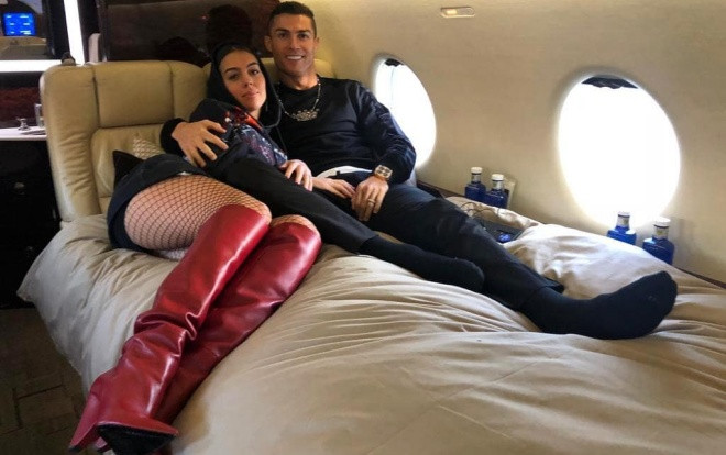 Ronaldo chuẩn bị kết hôn kín với bạn gái nóng bỏng? Ảnh 2